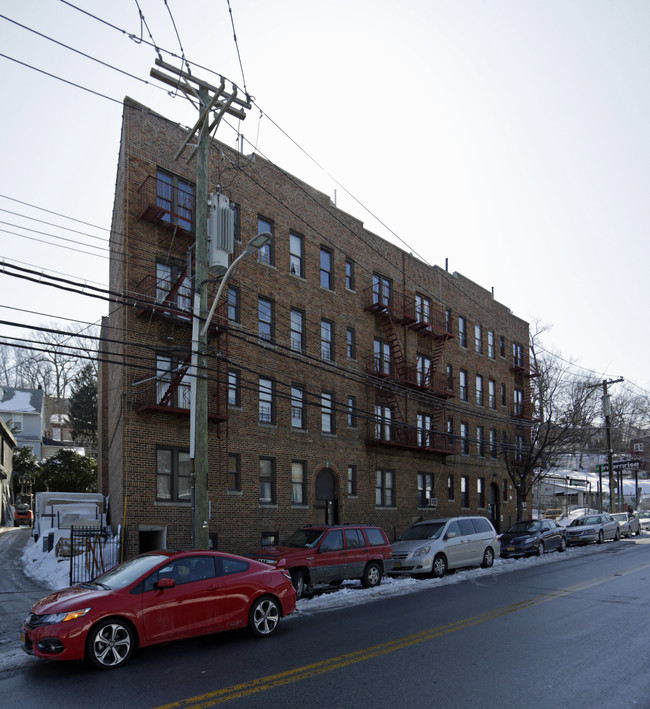 212 McLean Ave in Yonkers, NY - Building Photo - Building Photo