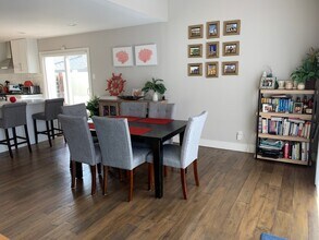 6690 Amberly St in San Diego, CA - Building Photo - Building Photo