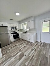 2325 Taft St in Hollywood, FL - Building Photo - Building Photo