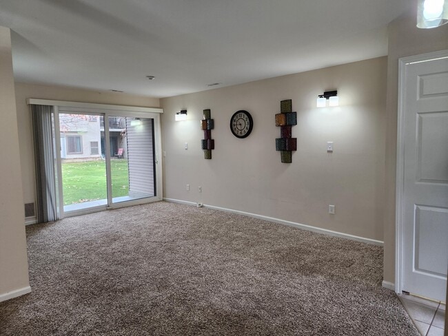 42722 Lilley Pointe Dr in Canton Township, MI - Building Photo - Building Photo