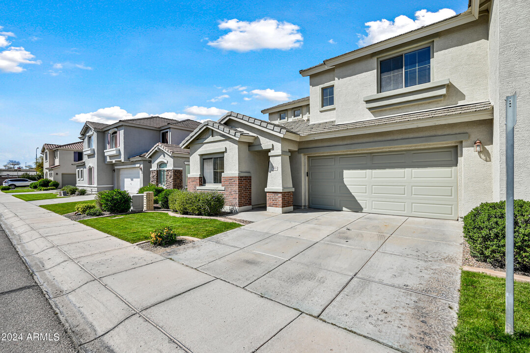 1050 E Redwood Dr in Chandler, AZ - Foto de edificio