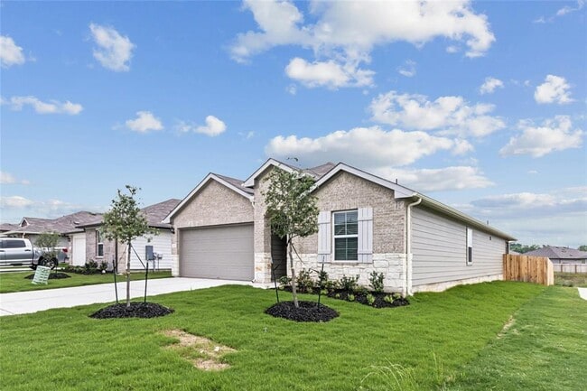 326 Darwin Pl in Lockhart, TX - Building Photo - Building Photo