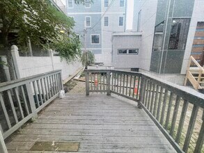 241 W 3rd St, Unit 2 in Boston, MA - Building Photo - Building Photo