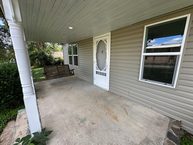 property at 204 S 11th St