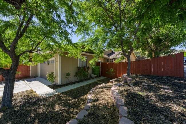 6412 Flower St in Reno, NV - Building Photo - Building Photo