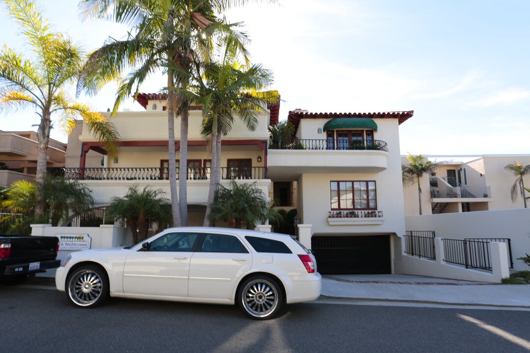 Villa Mediterranea in San Clemente, CA - Building Photo