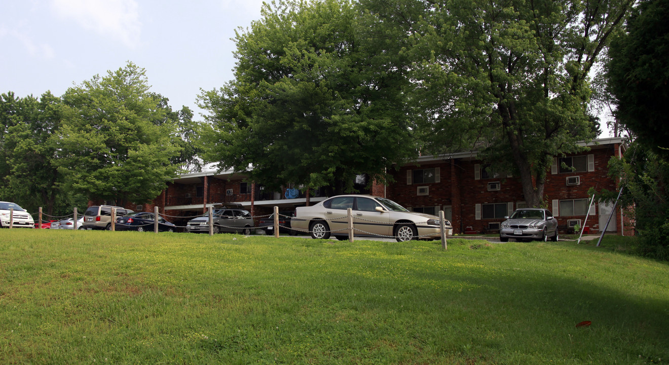 Potomac Crest Apartments in Woodbridge, VA - Building Photo