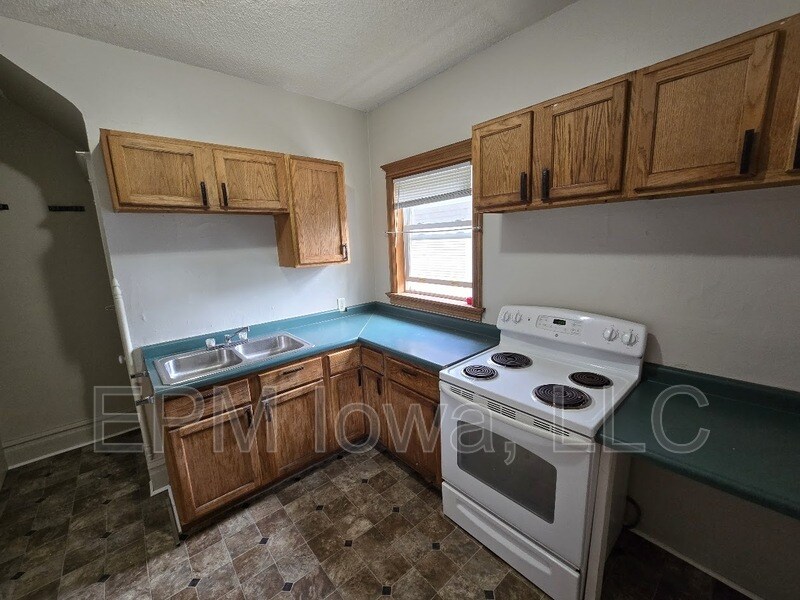 215 17th St NE in Cedar Rapids, IA - Building Photo