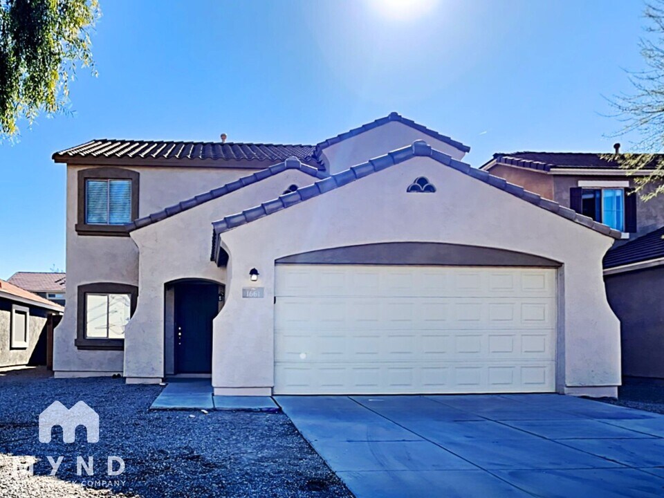 1661 E Christopher St in San Tan Valley, AZ - Building Photo