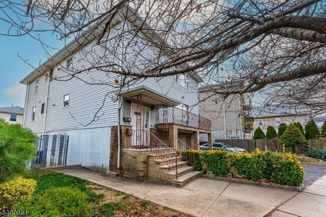 466 Lidgerwood Ave, Unit 468 in Elizabeth, NJ - Building Photo - Building Photo