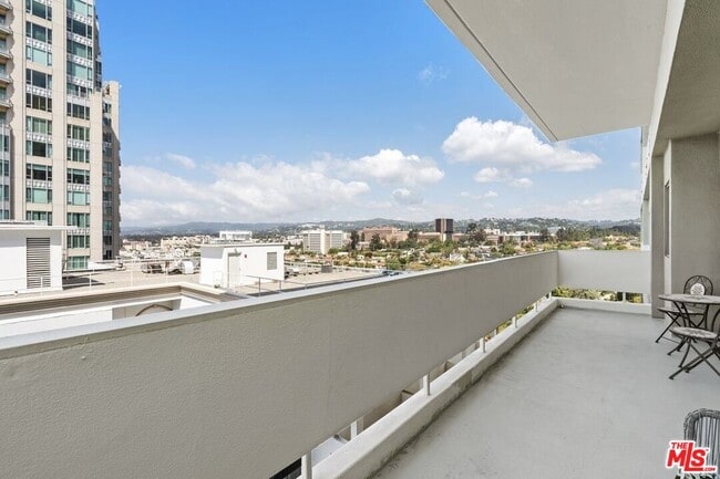 10701 Wilshire Blvd in Los Angeles, CA - Building Photo - Building Photo