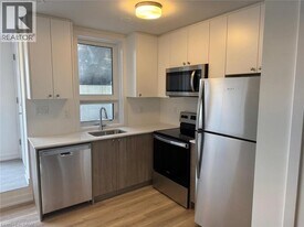 25 Palace St in Kitchener, ON - Building Photo