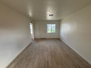 1305-1305 1/2 Washington Ave in Bakersfield, CA - Building Photo - Building Photo