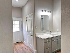 911 Nata Ln in Dallas, TX - Building Photo - Building Photo