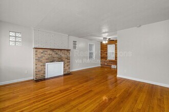 375 Adrian Dr in St. Louis, MO - Building Photo - Building Photo