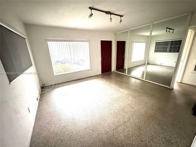 2611 Johnson St in Hollywood, FL - Building Photo - Building Photo