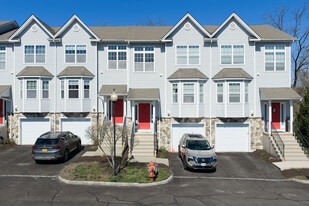 Nature Preserve Townhomes in Wappingers Falls, NY - Building Photo