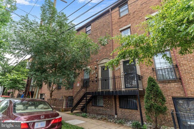 2123 Young St SE in Washington, DC - Building Photo - Building Photo