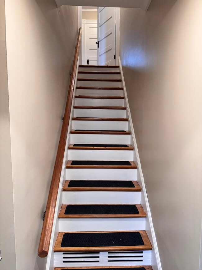 12 Crosby St, Unit 12 Crosby St #2 in Augusta, ME - Foto de edificio - Building Photo