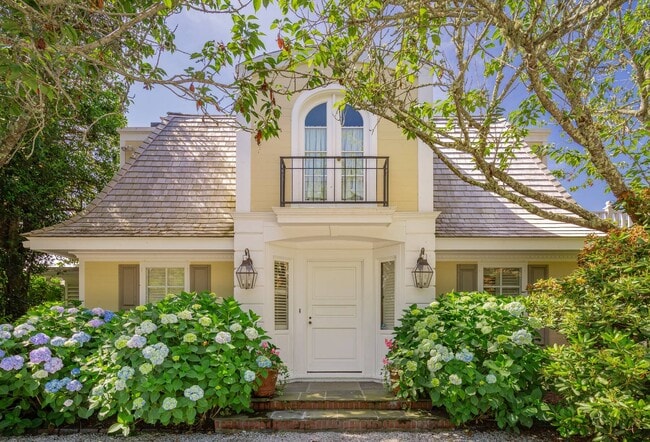property at 2 Fairlea Rd