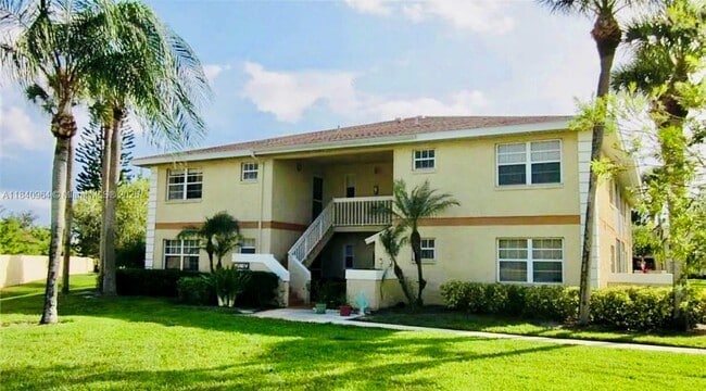 1566 SE Royal Green Cir in Port St. Lucie, FL - Building Photo - Building Photo