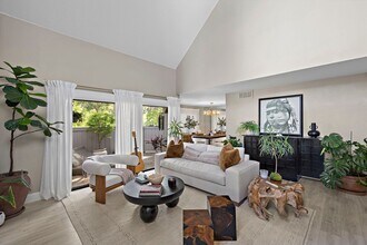 8 Rocky Glen in Irvine, CA - Building Photo - Building Photo