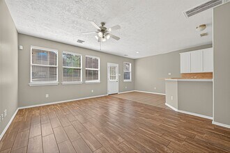 110 N Burberry Park Cir in Spring, TX - Building Photo - Building Photo
