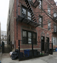 315 Schaefer St in Brooklyn, NY - Building Photo - Building Photo