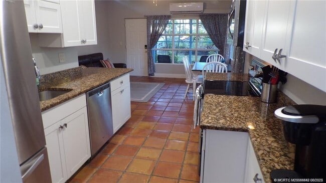 2338 NE Patrician St in Jensen Beach, FL - Building Photo - Building Photo