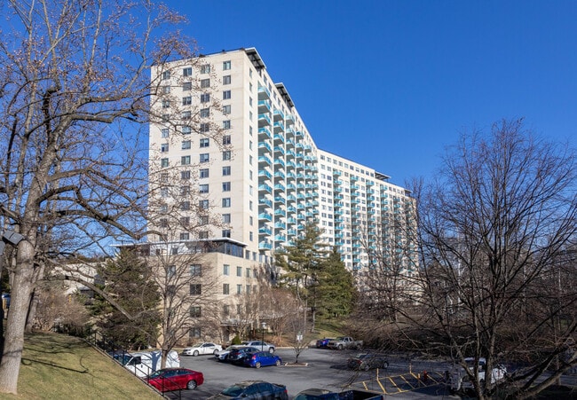 Grosvenor Park II in Rockville, MD - Building Photo - Building Photo