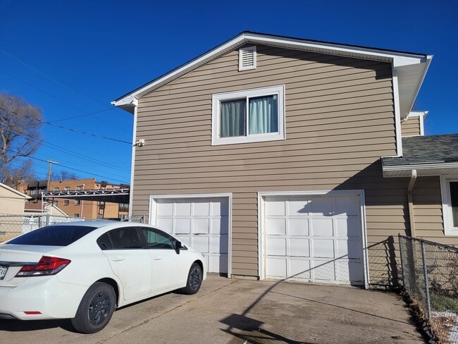 833 Fountain Ct, Unit Master Bedroom in Colorado Springs, CO - Foto de edificio - Building Photo