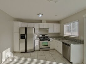 1368 S Christy Ln in Las Vegas, NV - Building Photo