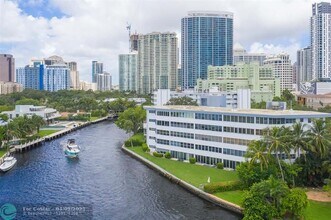 818 SE 4th St in Fort Lauderdale, FL - Foto de edificio - Building Photo
