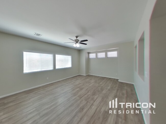 1025 E Oceanwood Ave in North Las Vegas, NV - Building Photo - Building Photo