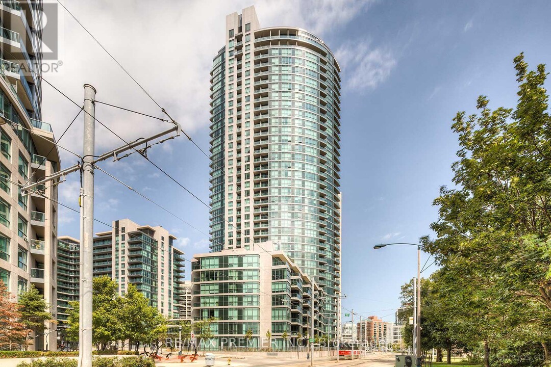 209-209 Fort York Blvd in Toronto, ON - Building Photo