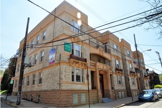 Howe and Maryland Apartments in Pittsburgh, PA - Foto de edificio - Building Photo