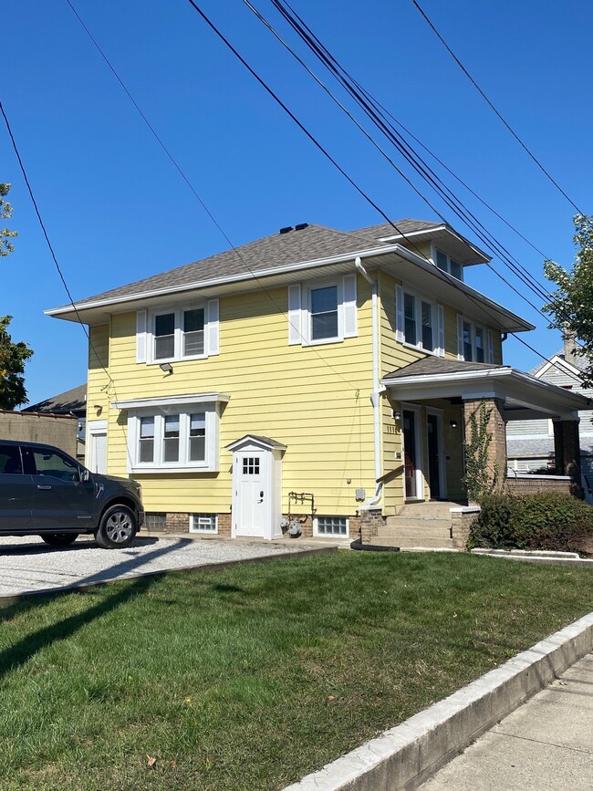 1110 Laurel St, Unit 2 in Indianapolis, IN - Building Photo - Building Photo