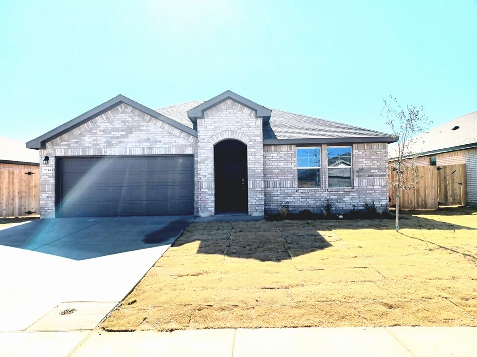 7714 Gray Slate Rd in Odessa, TX - Building Photo