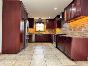 2833 Kent Dr in The Village, OK - Building Photo - Building Photo