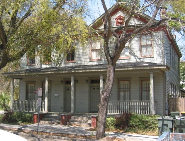 18-20 E 40th St in Savannah, GA - Building Photo