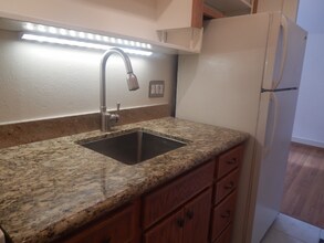 2328 Hoyt Ave in Everett, WA - Foto de edificio - Building Photo