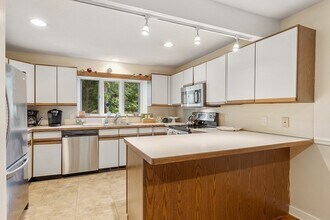 14 Bates Ln in Westford, MA - Building Photo - Building Photo