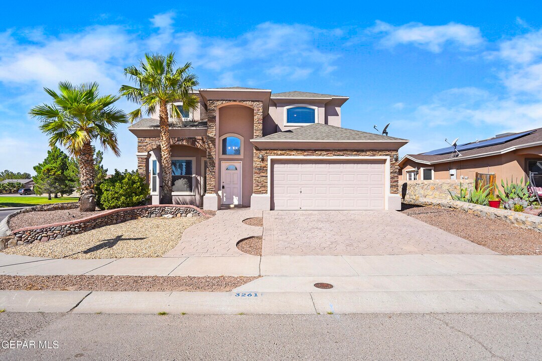 3261 Garden Point Dr in El Paso, TX - Building Photo