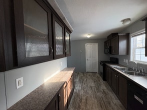 140 Humphrey Dr in Oxford, MI - Building Photo - Building Photo