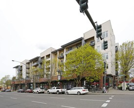 Irvington Place in Portland, OR - Building Photo - Building Photo