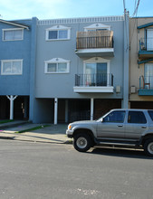 648 Sylvan St in Daly City, CA - Building Photo - Building Photo