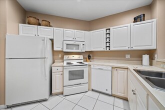 8264 Mulligan Cir in Port St. Lucie, FL - Building Photo - Building Photo