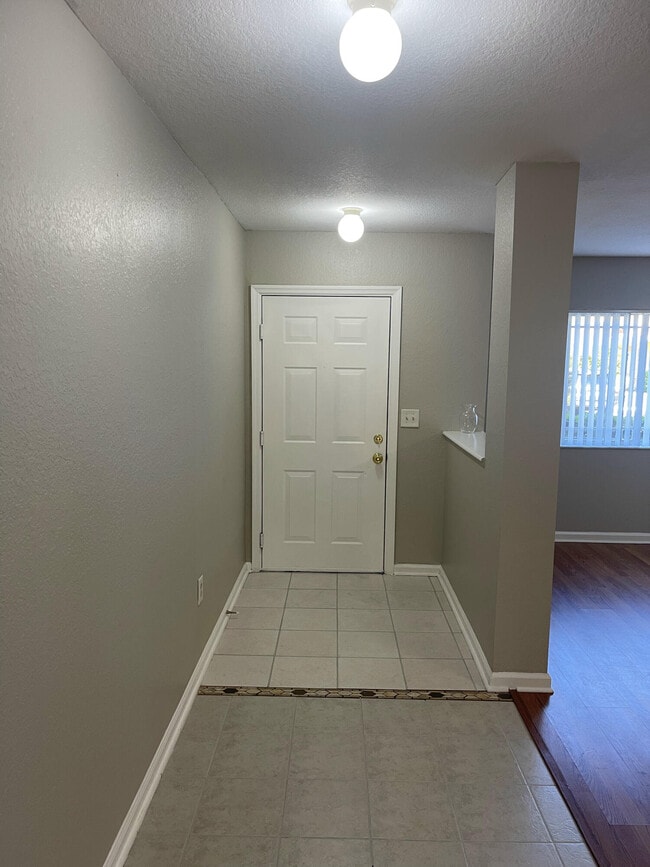 property at 121 SW Palm Dr