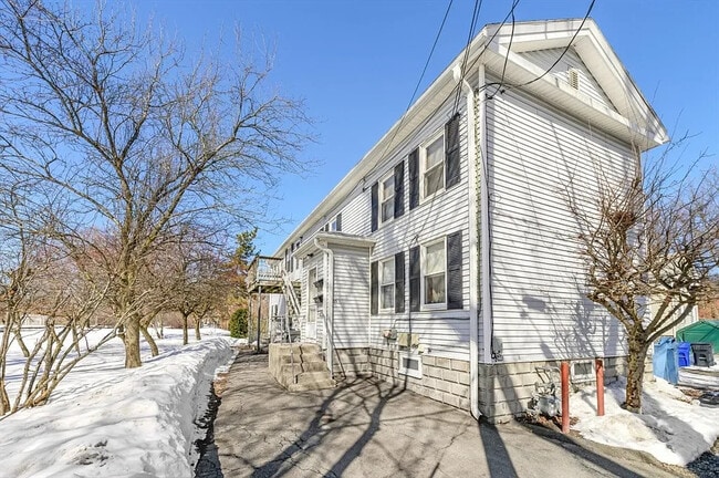 155 Thorndike St, Unit 155 Thorndike St. #2 in Arlington, MA - Building Photo - Building Photo