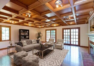 1551 Edgewood Rd in Lake Forest, IL - Building Photo - Building Photo